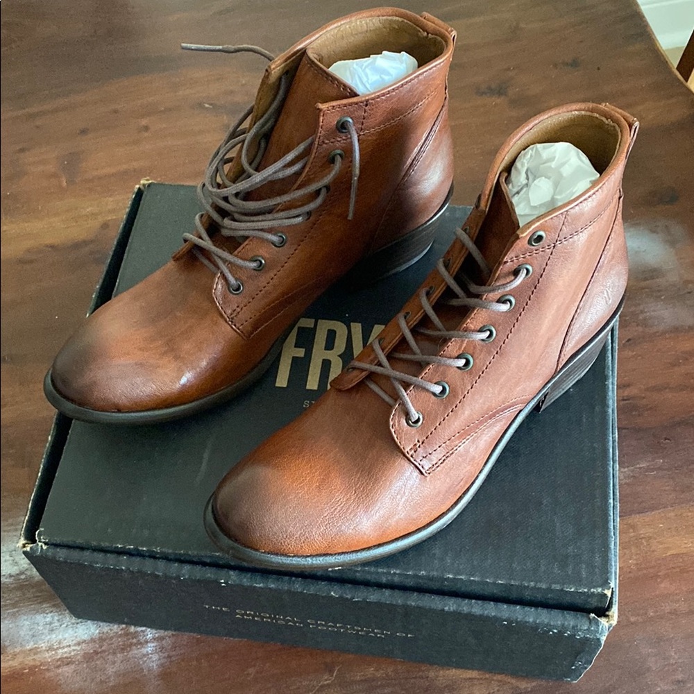 FRYE Carson Lace Up Cognac Leather Boots